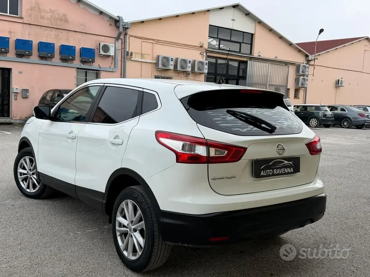 Usata Nissan Qashqai N-Connecta 116 CV (85 kW) 2016 Bianco SUV