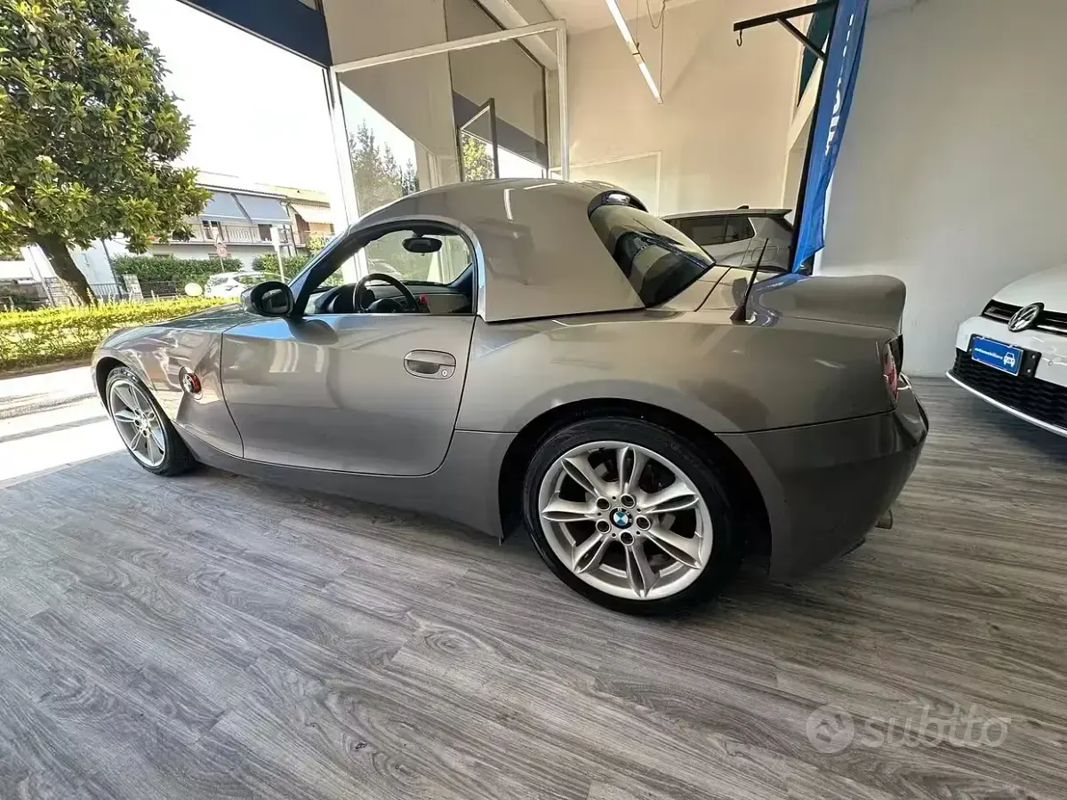 Usata BMW Z4 150 CV (110 kW) 2005 Grigio Cabrio