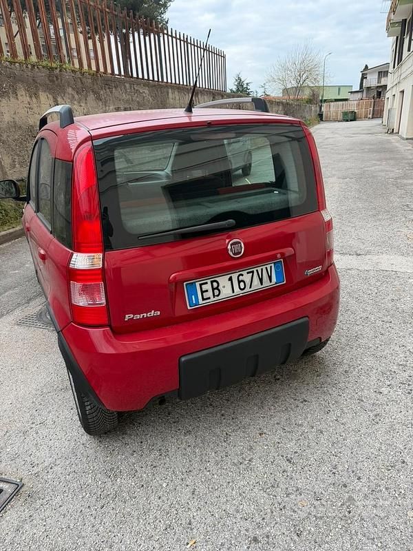 Usata Fiat Panda Climbing 60 CV (44 kW) 2010 Rosso Utilitaria