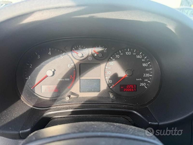 Usata Audi A3 Ambiente 102 CV (75 kW) 2002 Grigio Utilitaria