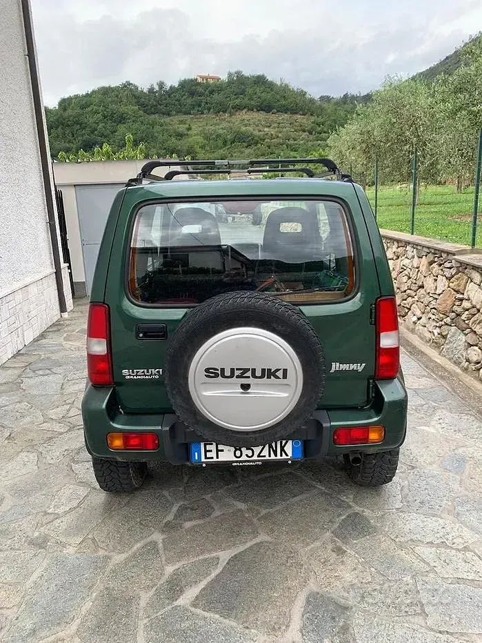 Usata Suzuki Jimny 85 CV (62 kW) 2011 Verde SUV