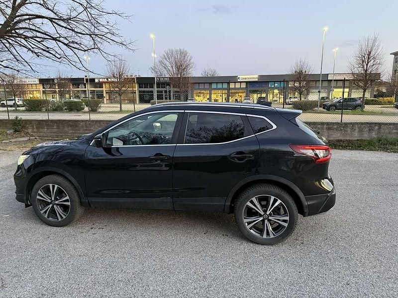 Usata Nissan Qashqai N-Connecta 110 CV (80 kW) 2018 Nero SUV