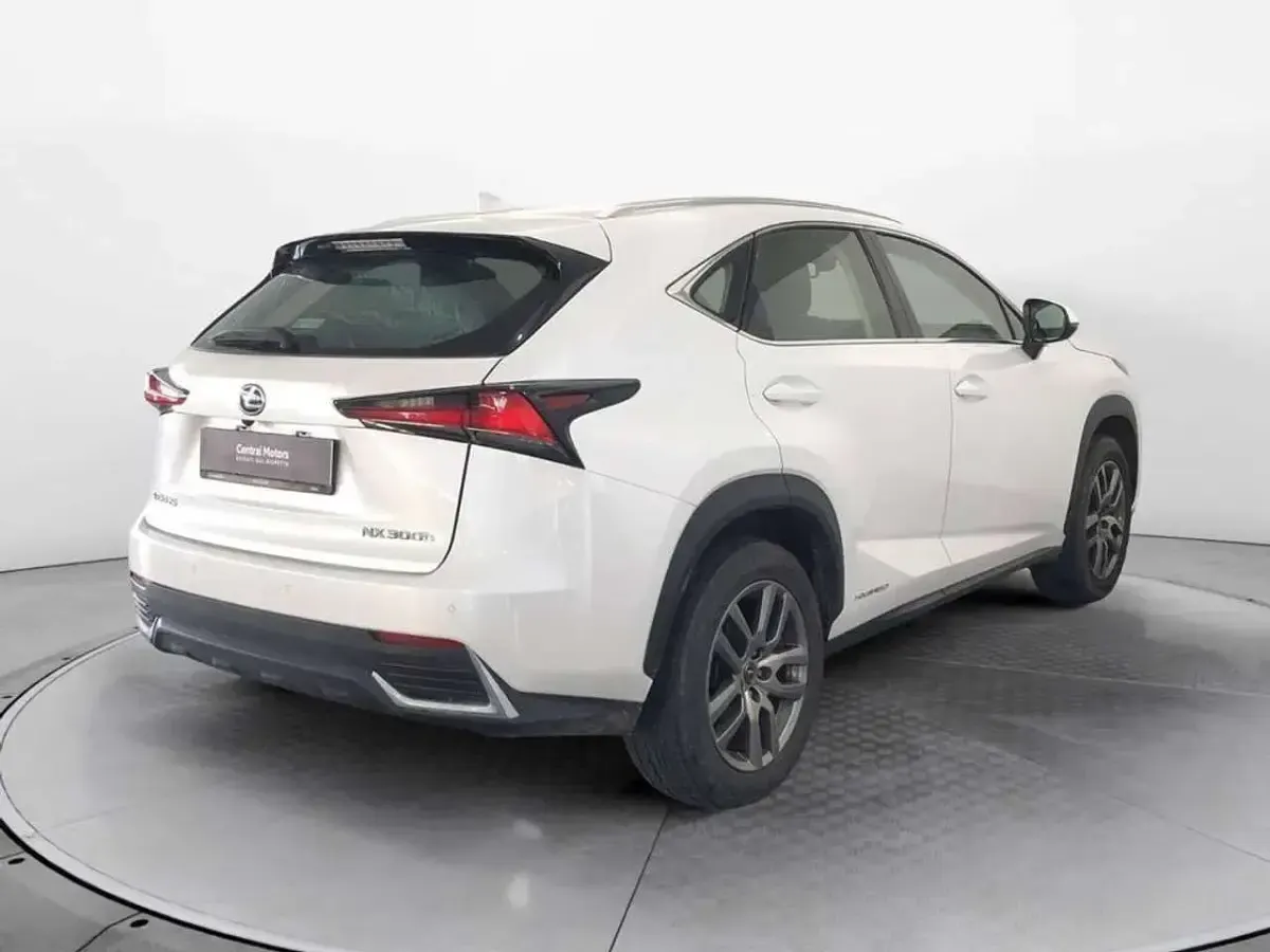 Usata Lexus NX300h 197 CV (144 kW) 2020 Bianco perla SUV