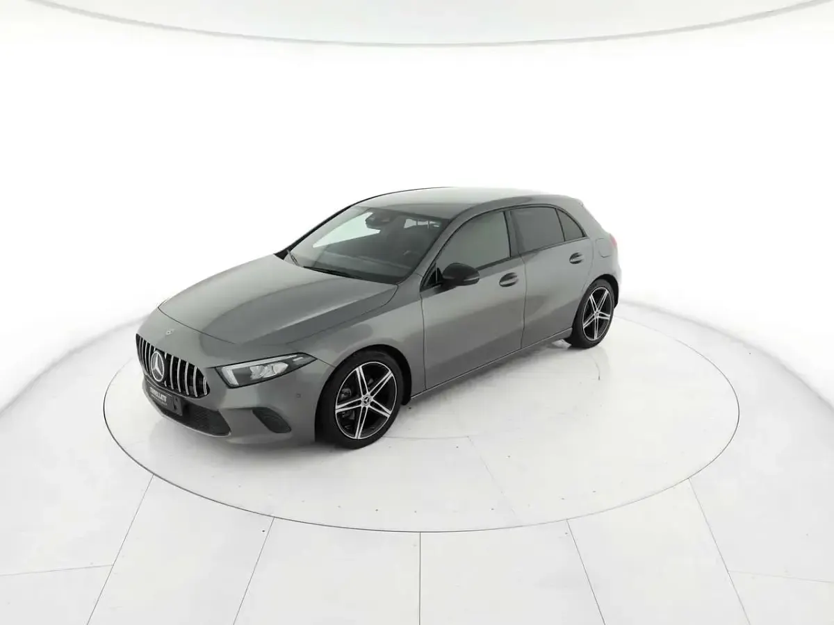Usata Mercedes A180 116 CV (85 kW) 2019 Grigio Berlina