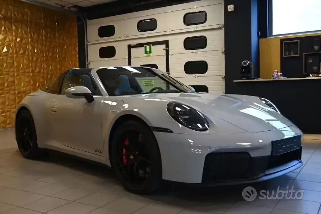 Nouă Porsche 911 541 CP (397 kW) 2026 Gri Cabrio
