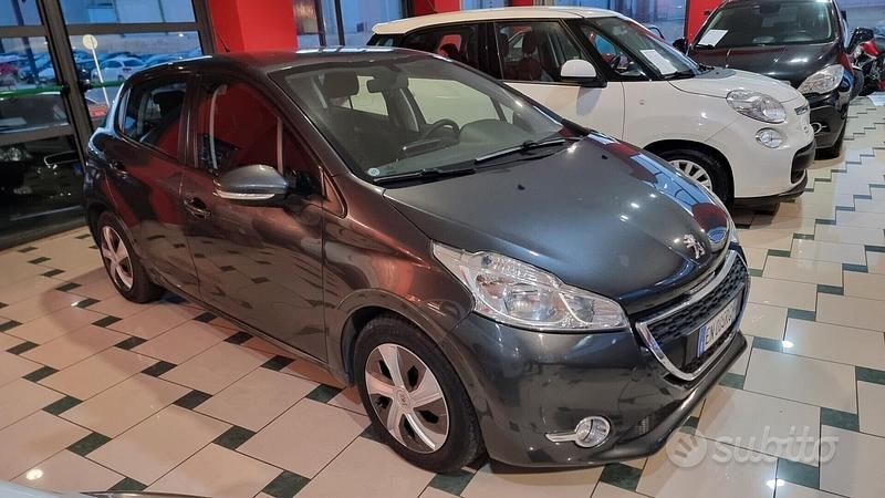 Usata Peugeot 208 Active 82 CV (60 kW) 2012 Grigio Utilitaria