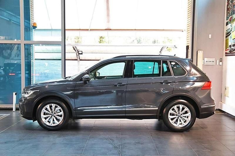 Usado VW Tiguan Life 150 CV (110 kW) 2023 Gris SUV