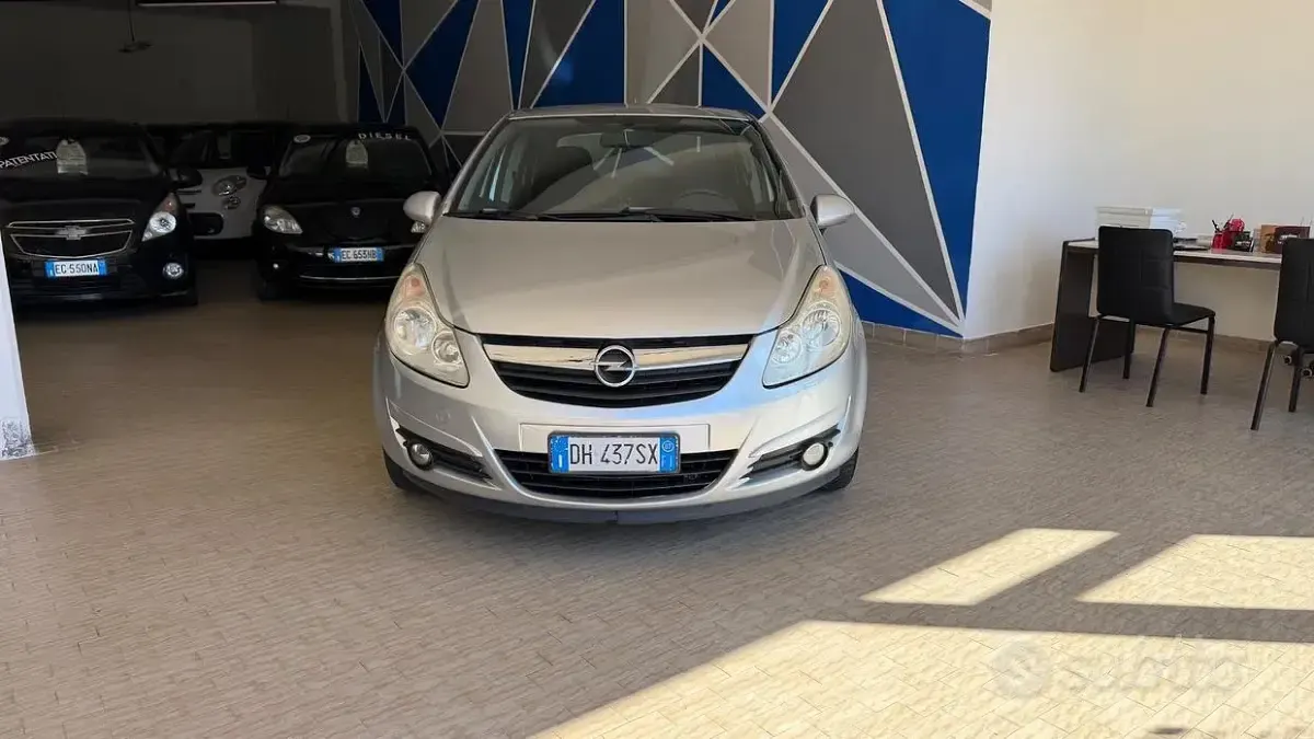 Usata Opel Corsa Cosmo 75 CV (55 kW) 2007 Grigio Utilitaria