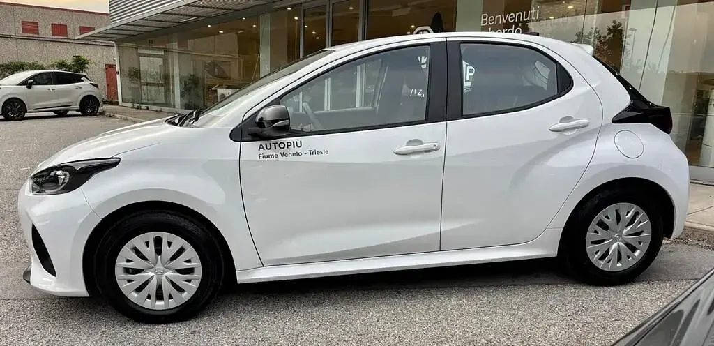 Nuova Mazda 2 116 CV (85 kW) 2026 Lunar white Utilitaria