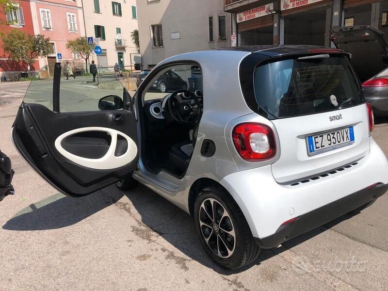 Usata 2015 Smart ForTwo Coupé Due volumi | 10.000 € (Buon prezzo) - Immagine 1/4