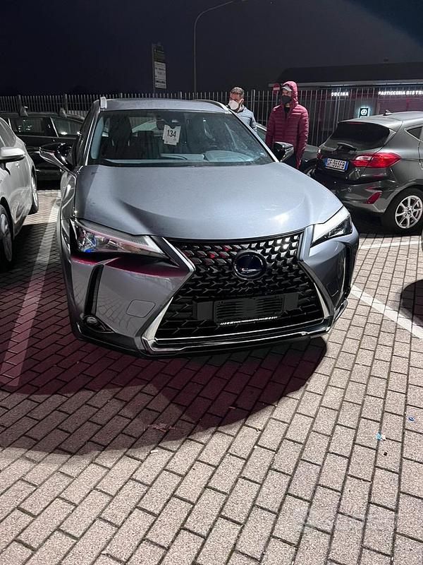 Usata Lexus UX 152 CV (111 kW) 2021 Grigio SUV