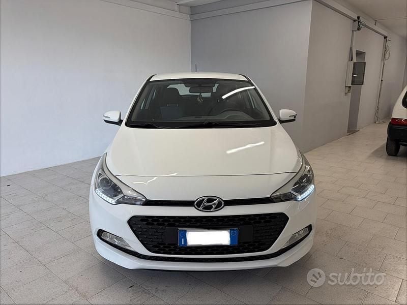 Usata Hyundai i20 Style 90 CV (66 kW) 2017 Bianco Berlina