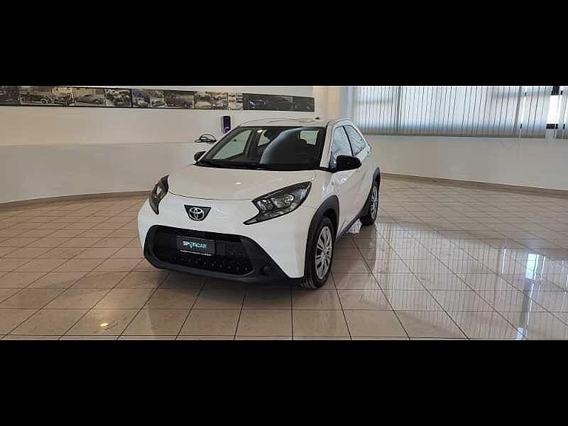 Bianco Usata 2023 Toyota Aygo Active Due volumi | 14.500 € (Molto cara) - Immagine 1/4