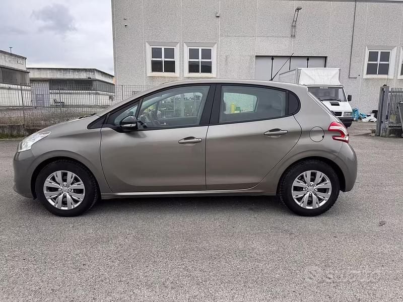 Usata Peugeot 208 Allure 82 CV (60 kW) 2014 Marrone Utilitaria