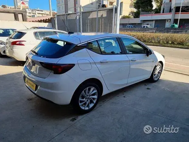Usata Opel Astra Business 110 CV (80 kW) 2019 Bianco Berlina