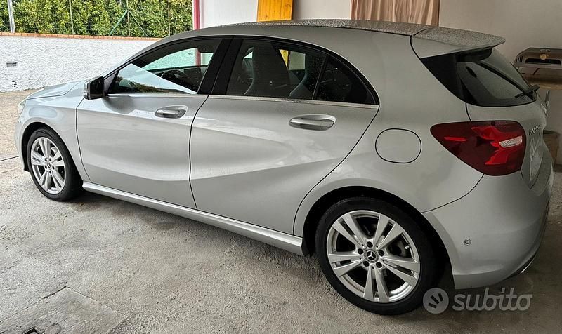 Usata Mercedes A180 109 CV (80 kW) 2017 Grigio Berlina