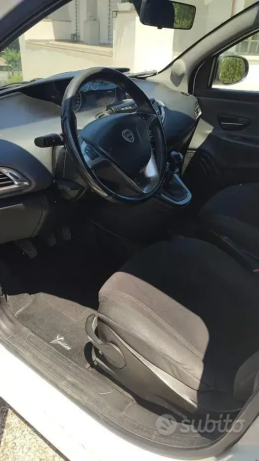 Usata Lancia Ypsilon 80 CV (58 kW) 2014 Bianco Utilitaria