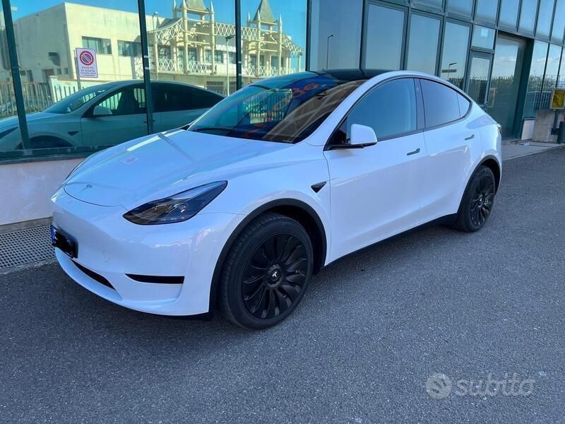 Bianco Usata 2022 Tesla Model Y RWD SUV | 37.500 € (Buon prezzo) - Immagine 1/2