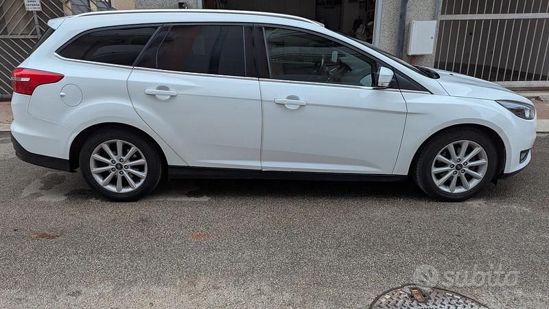 Usata Ford Focus Titanium S 120 CV (88 kW) 2017 Bianco Station wagon