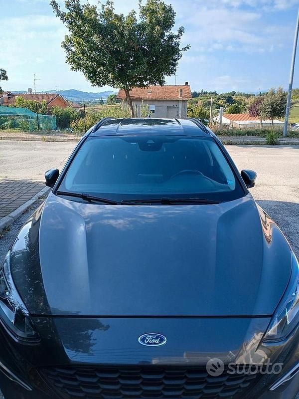 Usata Ford Focus 125 CV (91 kW) 2020 Grigio Station wagon