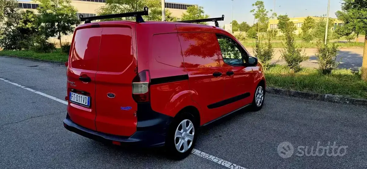 Usata Ford Transit Courier Titanium 75 CV (55 kW) 2018 Rosso Furgone
