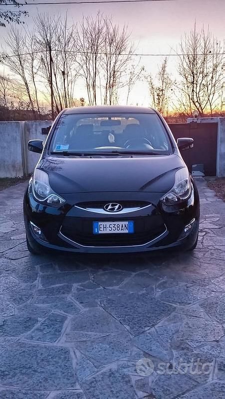 Usata Hyundai ix20 Comfort 77 CV (56 kW) 2011 Nero Utilitaria