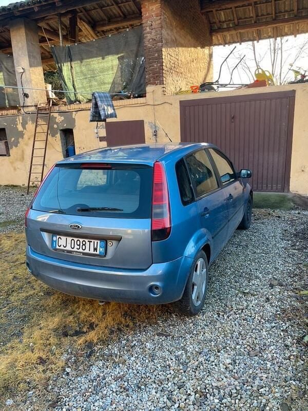 Blu Usata 2003 Ford Fiesta Due volumi | 600 € (Super prezzo) - Immagine 1/4