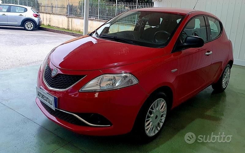 Usata Lancia Ypsilon 95 CV (69 kW) 2017 Rosso Utilitaria