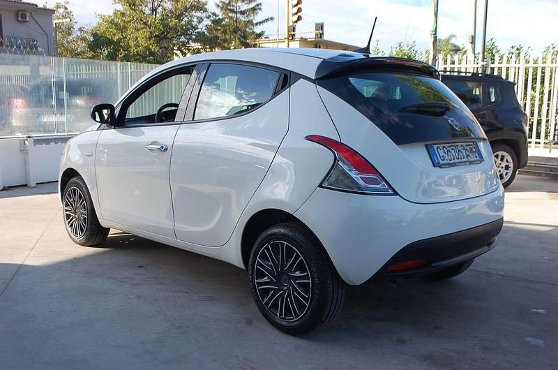 Usata Lancia Ypsilon S 69 CV (50 kW) 2023 Bianco Utilitaria