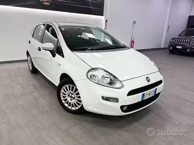 Usata Fiat Punto Pop 75 CV (55 kW) 2014 Bianco Utilitaria