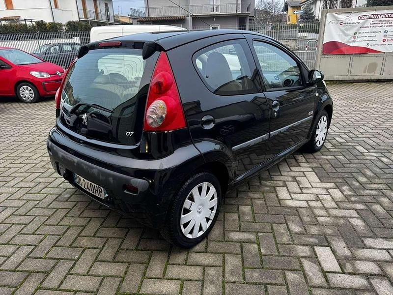 Usata Peugeot 107 68 CV (50 kW) 2008 Nero Utilitaria