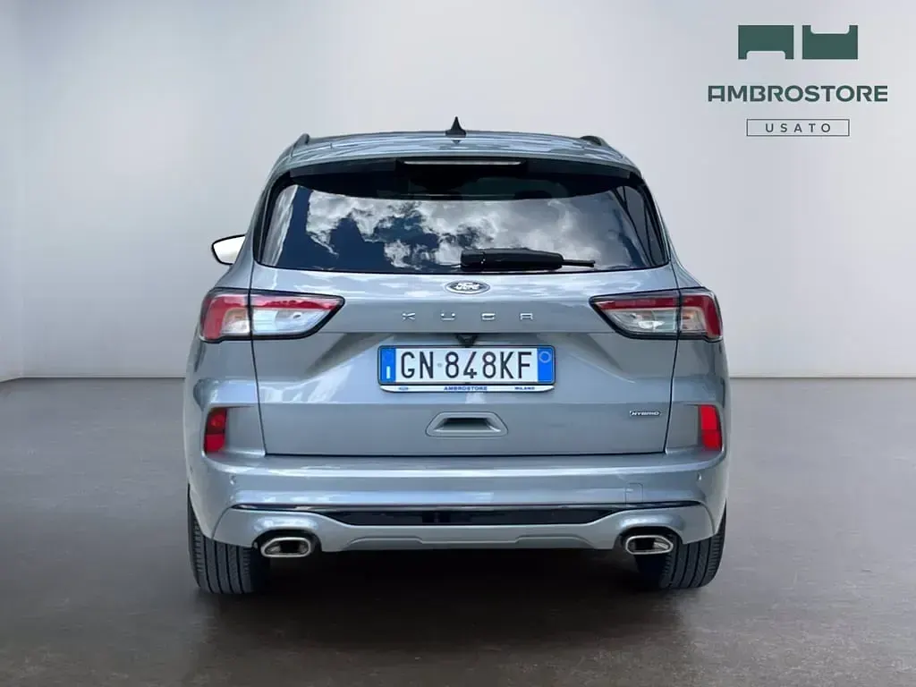 Usata Ford Kuga ST-Line 190 CV (139 kW) 2023 Solar silver SUV