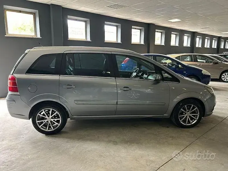 Usata Opel Zafira Cosmo 150 CV (110 kW) 2007 Grigio Monovolume