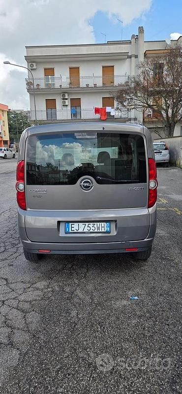 Occasion Opel Combo 105 ch (77 kW) 2012 Gris Monospace