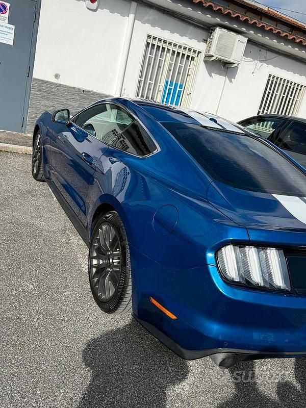 Usata Ford Mustang Fastback 317 CV (233 kW) 2017 Blu Coupé