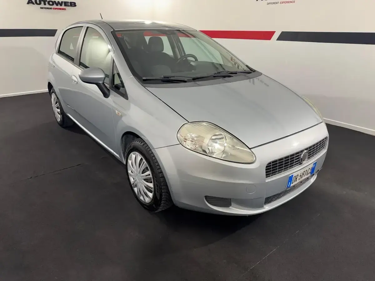 Occasion Fiat Grande Punto Emotion 75 ch (55 kW) 2008 Gris Citadine