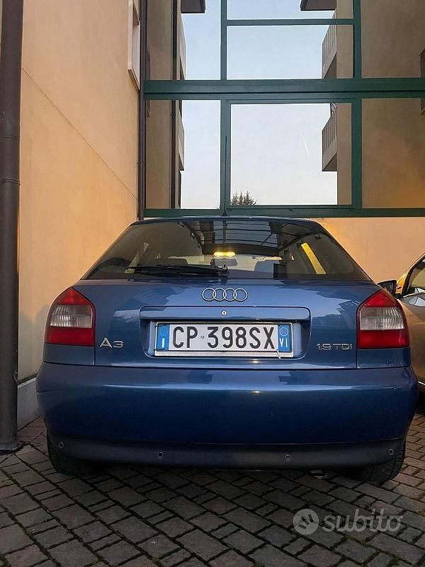 Usata Audi A3 105 CV (77 kW) 2003 Blu Utilitaria