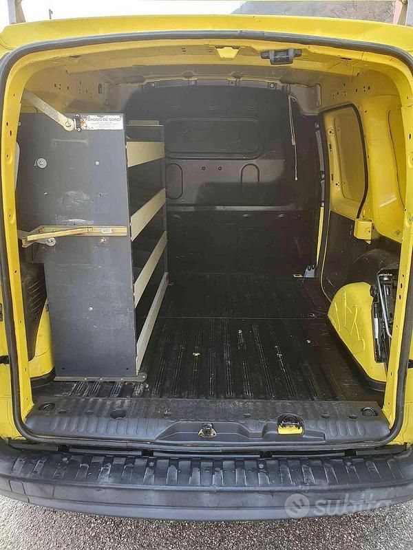 Usata Renault Kangoo 110 CV (80 kW) 2019 Giallo Monovolume