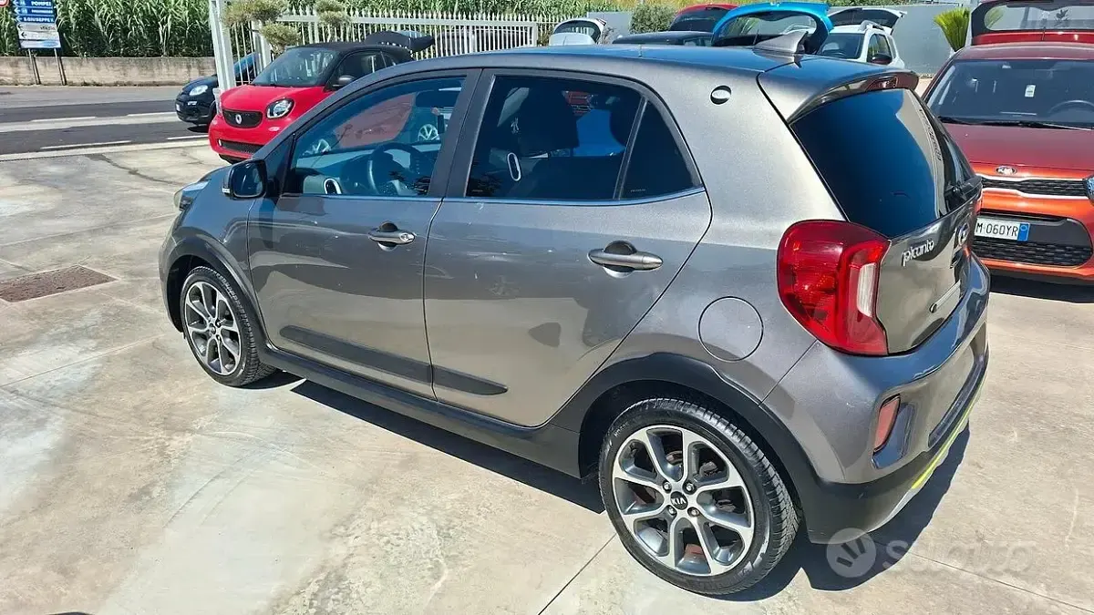 Usata Kia Picanto X-Line 85 CV (62 kW) 2018 Grigio Utilitaria