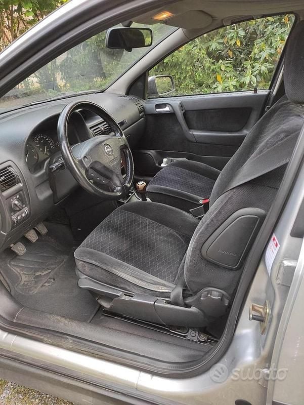 Usata Opel Astra 82 CV (60 kW) 2000 Grigio Station wagon