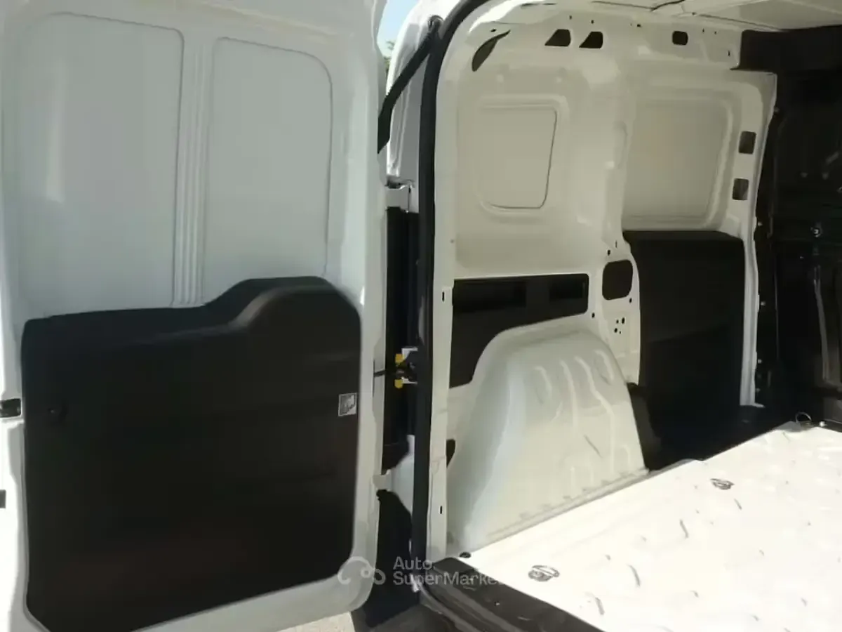 Usado Fiat Doblò Easy 95 HP (69 kW) 2021 Branco Monovolume