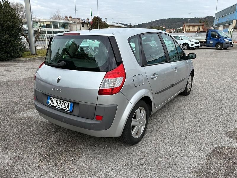 Usata Renault Scénic II Exception 130 CV (95 kW) 2006 Grigio Monovolume
