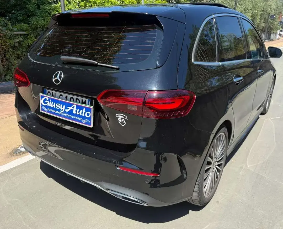 Usata Mercedes B180 AMG Line Premium Plus 116 CV (85 kW) 2023 Nero Utilitaria