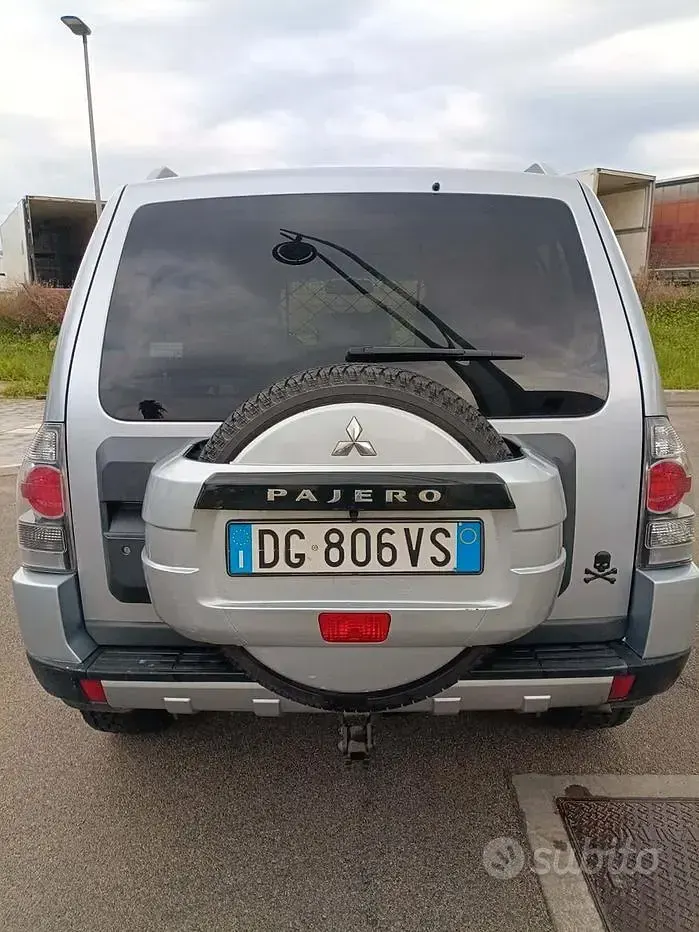 Usata Mitsubishi Pajero 170 CV (125 kW) 2008 Grigio SUV