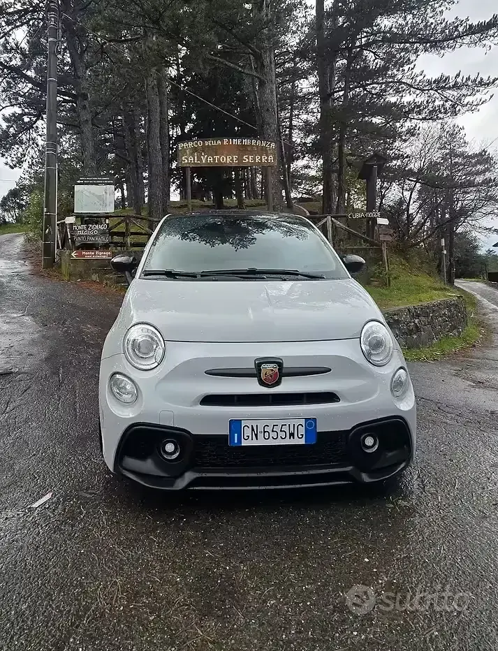 Usata Abarth 695 180 CV (132 kW) 2023 Grigio Utilitaria