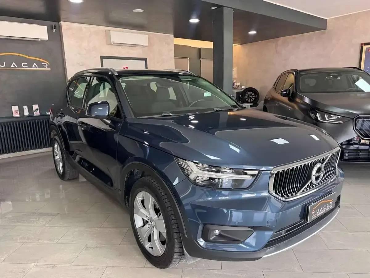Usata Volvo XC40 Momentum 150 CV (110 kW) 2020 Grigio SUV