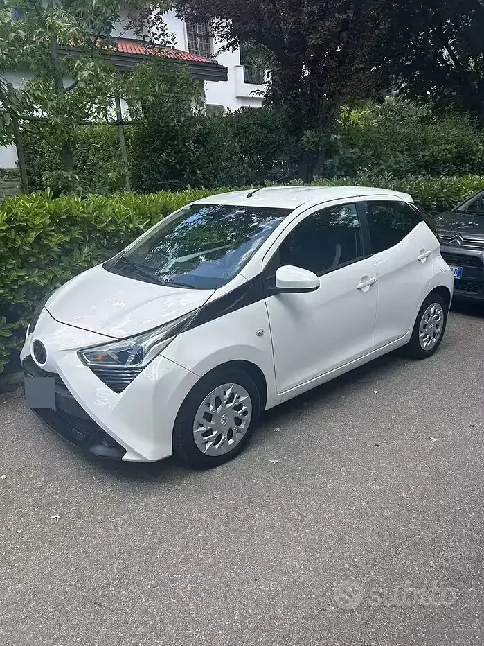Usata Toyota Aygo Connect Style 72 CV (52 kW) 2019 Bianco Utilitaria