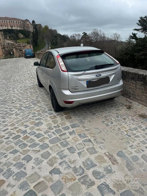 Usata Ford Focus 100 CV (73 kW) 2009 Grigio Coupé
