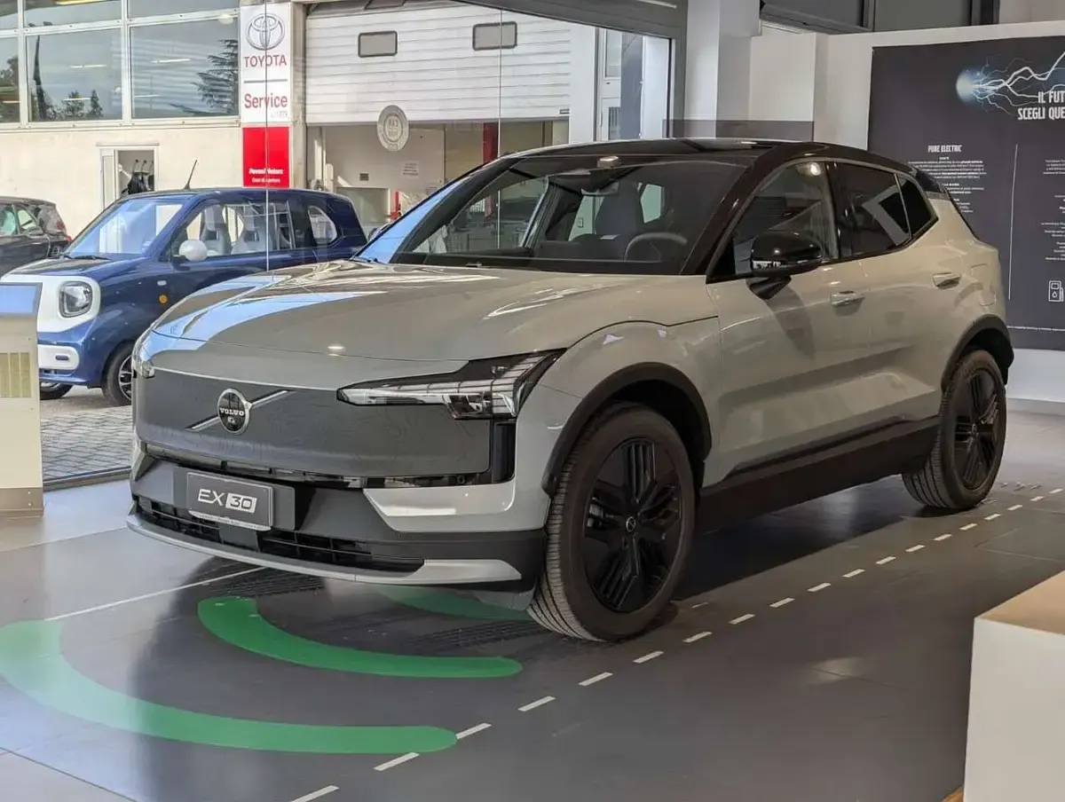 Nuova Volvo EX30 Performance 114 kW (156 CV) 2026 Grigio SUV
