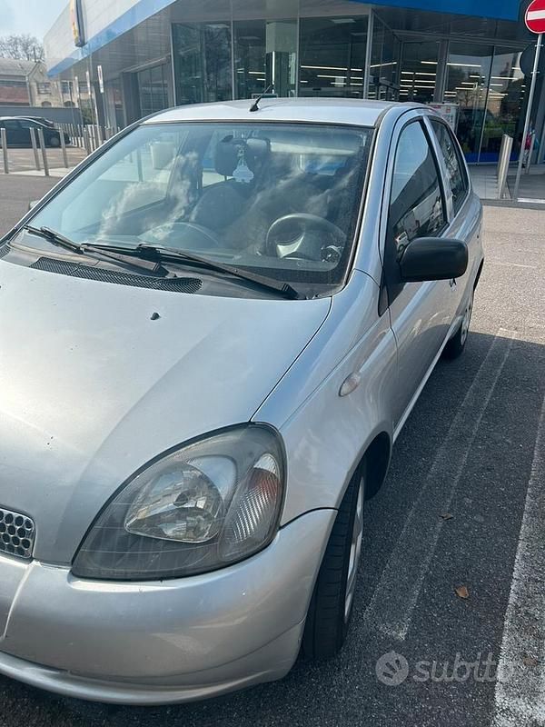 Usata Toyota Yaris 2001 Grigio Utilitaria